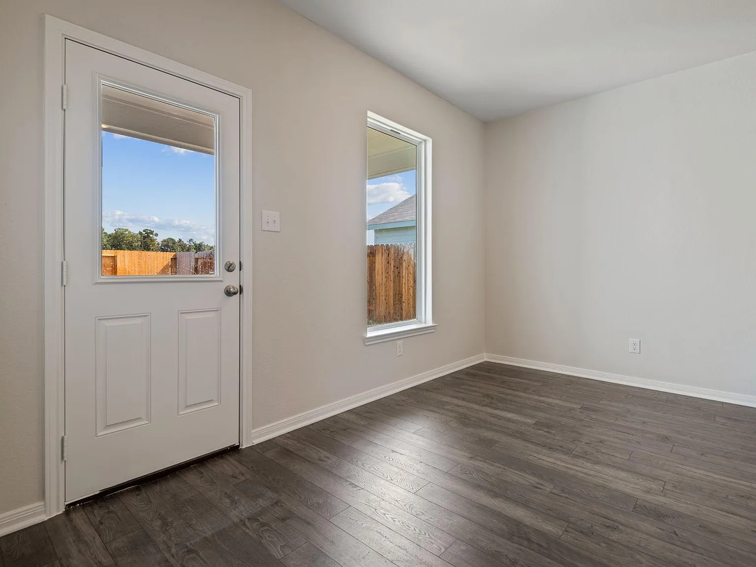 4 bed, 2.0 bath, 1852 sqft, $2,230 — Photo 3