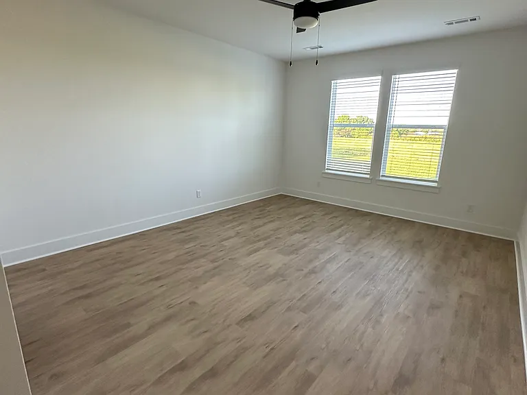 1051 Thornwood Pl — Photo 8