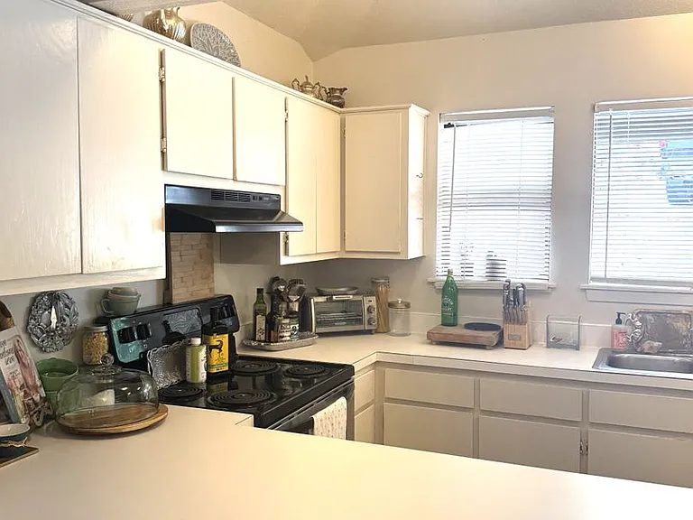 65-81 N Fletcher Ave — Photo 14