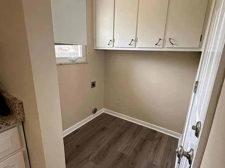 130 Winchcombe Dr — Photo 11