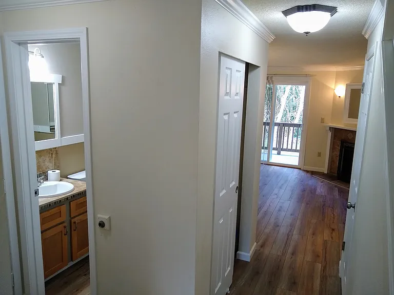 601 Sutton Ln — Photo 11