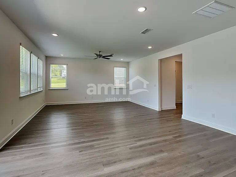 1128 Livengood Way — Photo 4