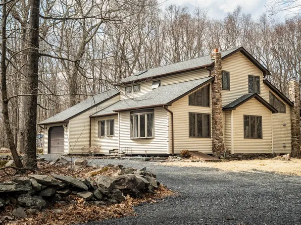 3638 Bristol Cir W, East Stroudsburg, PA 18302