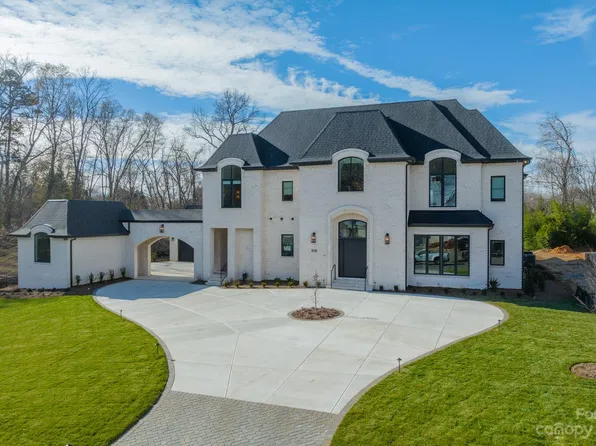 8018 Litaker Manor Ct, Charlotte, NC 28270