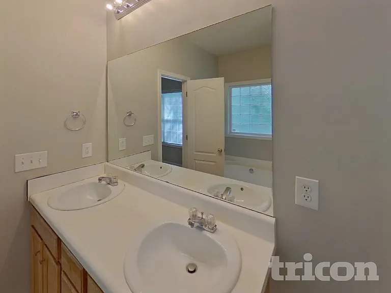 6297 Redcliff Dr — Photo 8