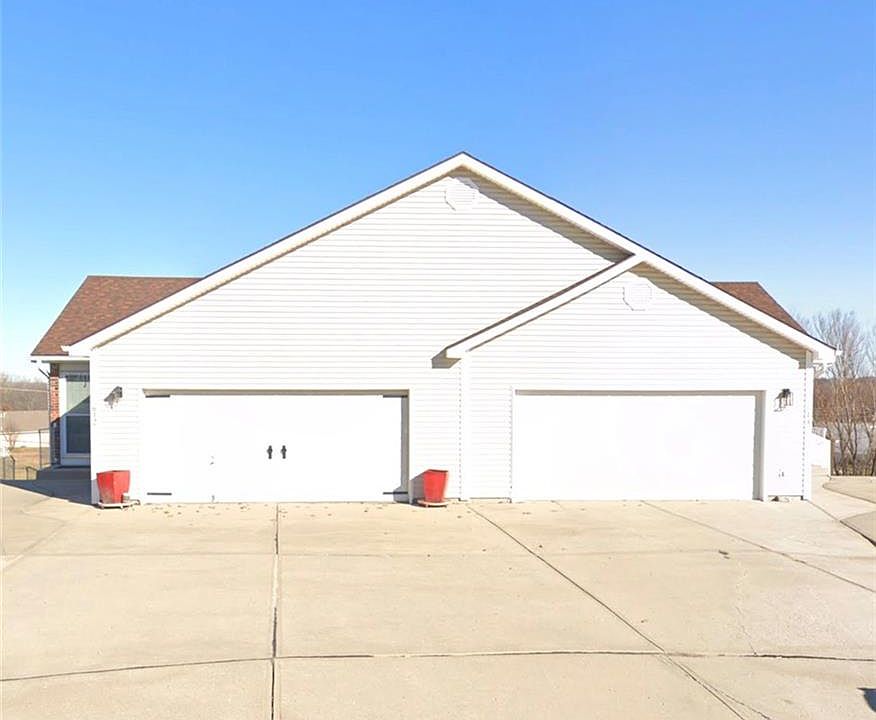 1st image of 614 7th St