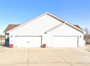 614 7th St, Kearney, MO 64060