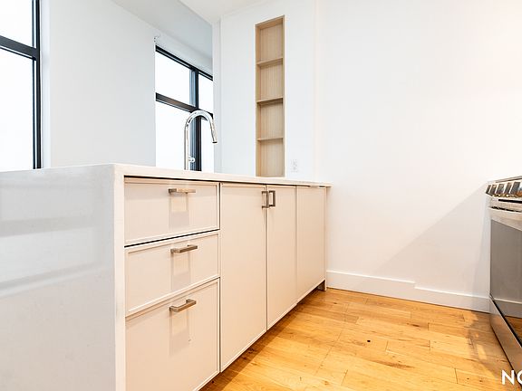 5th image of 38-38 32nd St #1005