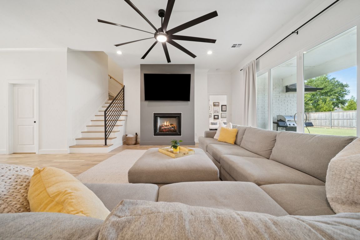 next background image