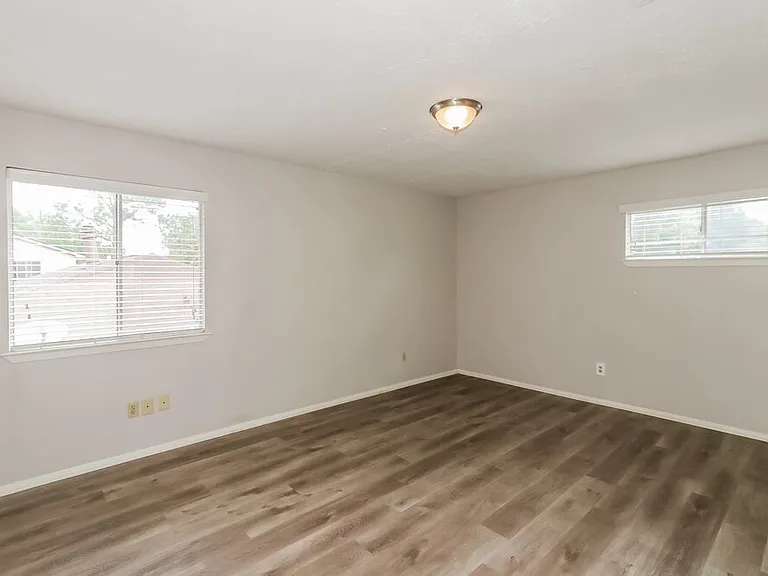 11923 Yeatmah Ln — Photo 10
