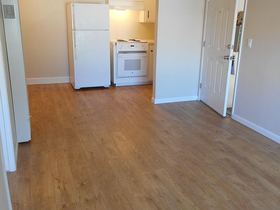 3rd image of 316 Lincoln St APT 9