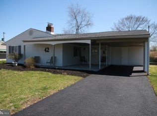 42 Palm Ln, Levittown, PA 19054