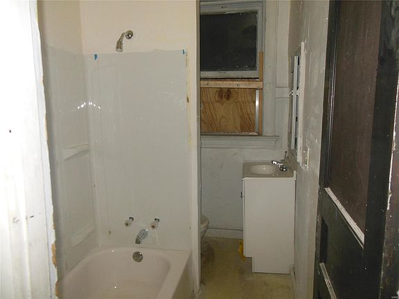 5th image of 5325 Terry Ave
