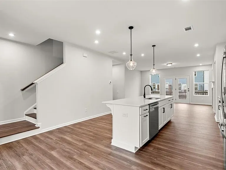741 Payton Ln — Photo 13