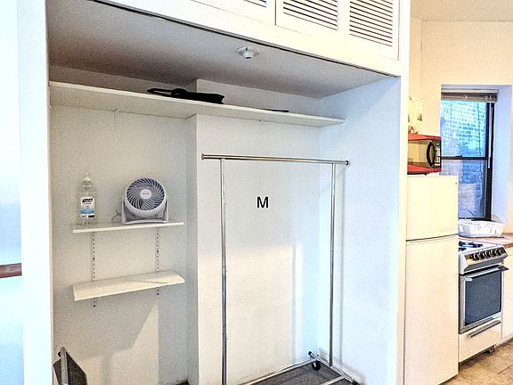 4th image of 433 W 46th St APT 5FW