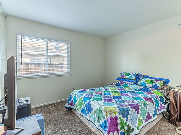 3rd image of 44200 Kirkland Ave