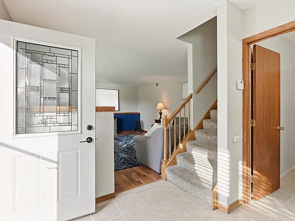 4th image of 914 Kings Ridge COURT W W