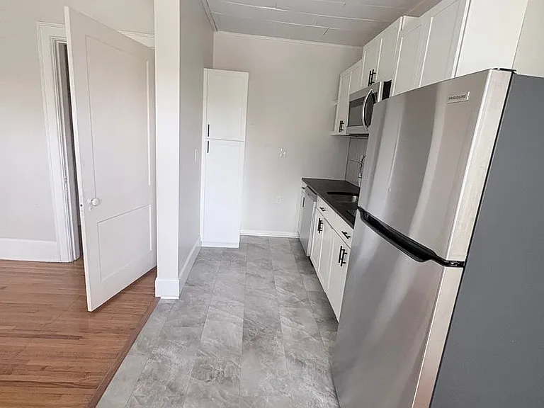 8th Street Apartments — Photo 18