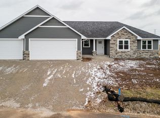 5756 N Yosemite Ln, Appleton, WI 54913