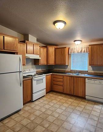 3rd image of 9921 189th St E