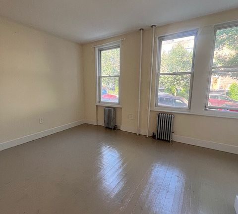 4th image of 594 17th St #1FR