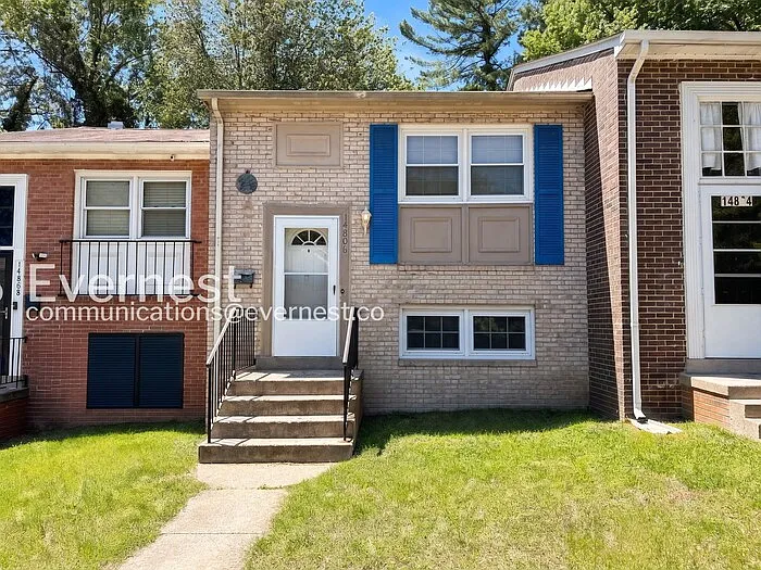 3 bed, 1.5 bath, 1296 sqft, $2,095 — Photo 2