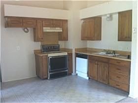 3rd image of 4919 Darrow Ln