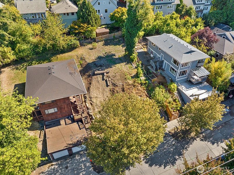5th image of 3820 23rd Avenue SW