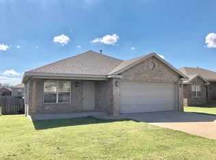 665 Olivia Ln, Centerton, AR 72719