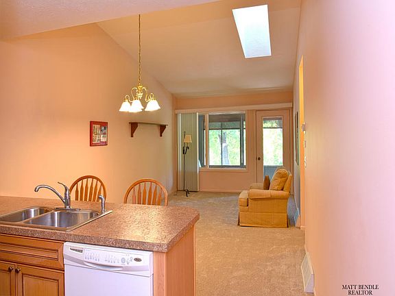 3rd image of 2795 Rockvalley Ct NE