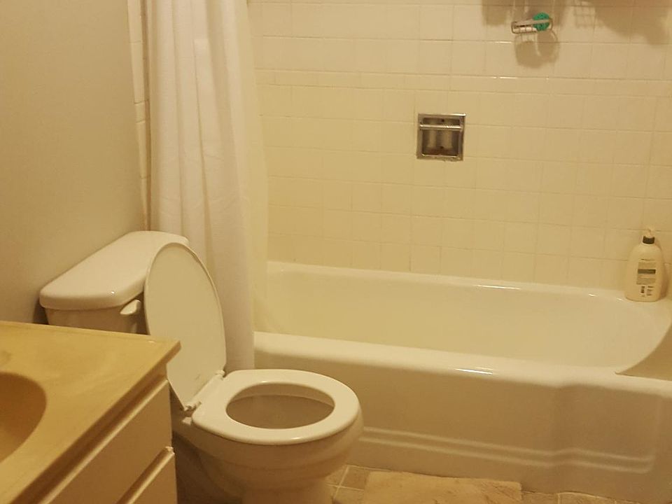 1st image of 412 S Poplar St APT 3