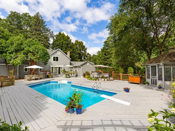 3865 Hillcrest Rd, Wayzata, MN 55391