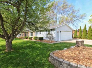 1608 Lynwood Ln, Green Bay, WI 54311