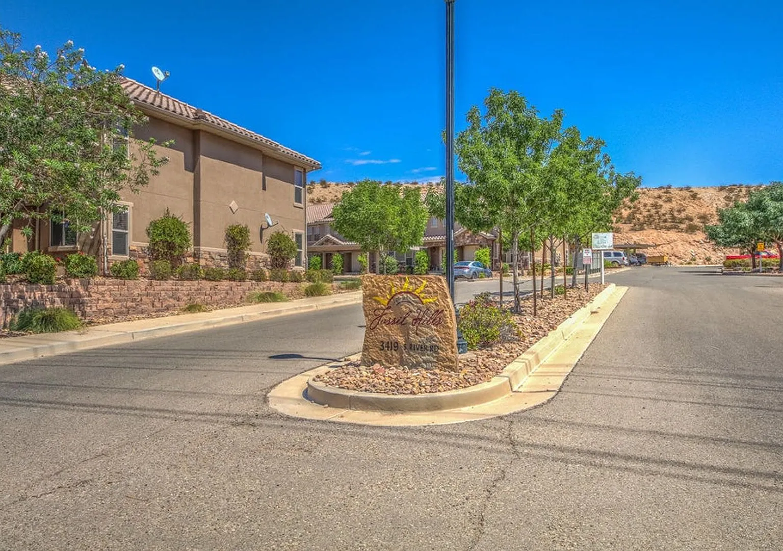 Beautiful townhome near little valley — Photo 2