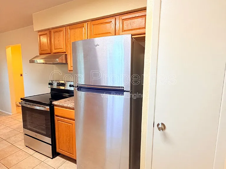 9319 Cliff Point Dr — Photo 10