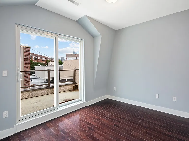 2608 Webster Street — Photo 7