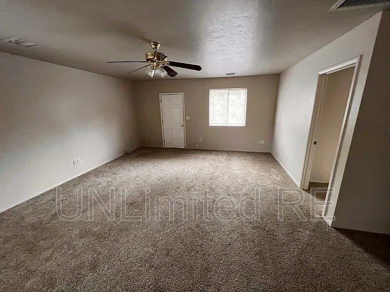 2 bed, 2.5 bath, 2000 sqft, $2,500 — Photo 3