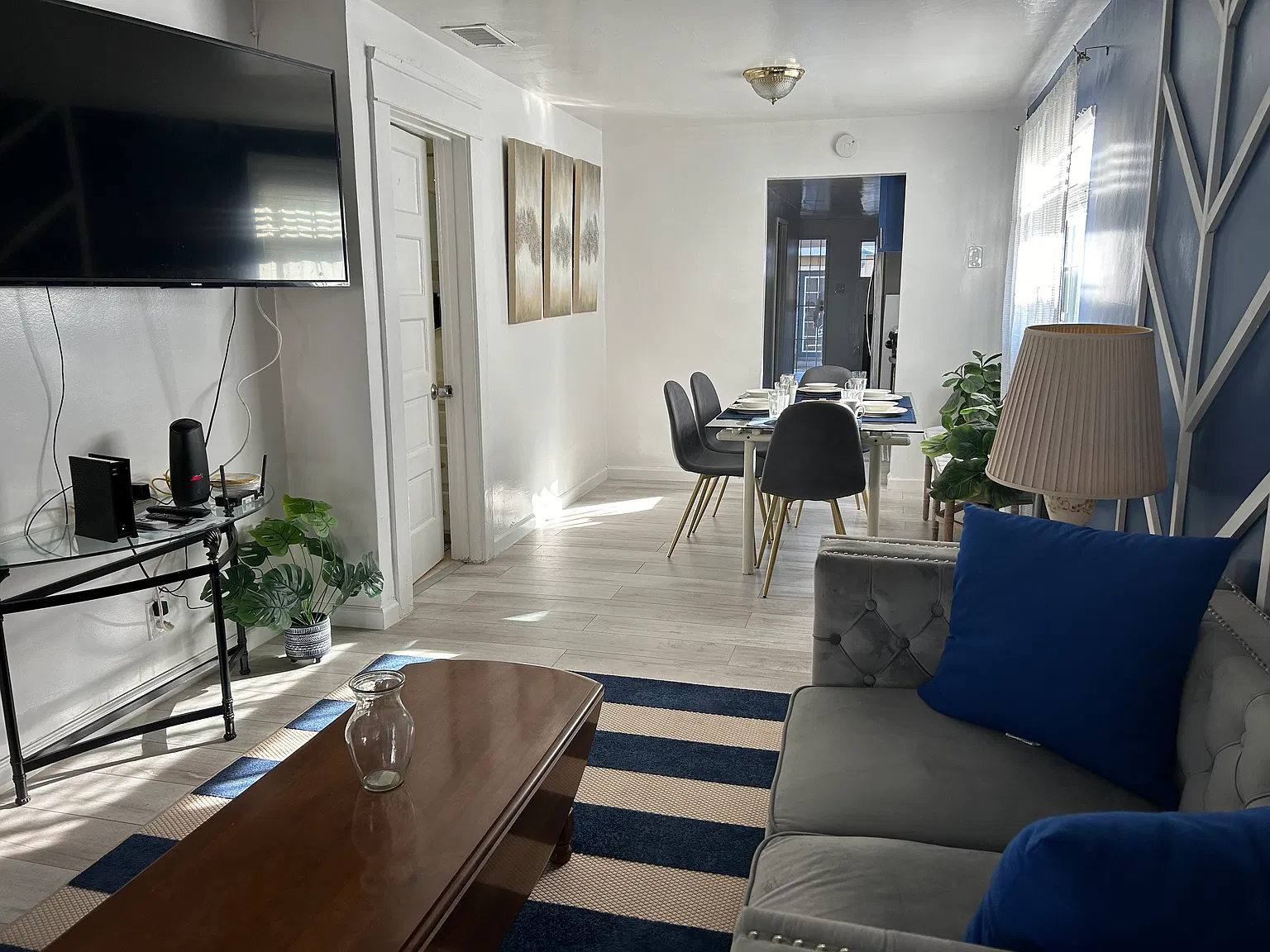 1114 Loma Ave — Photo 3
