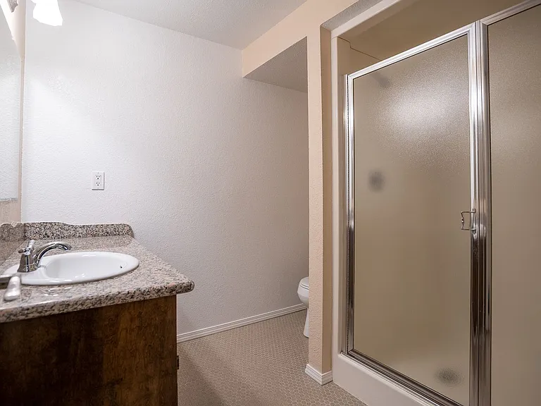 340 Denver St NE — Photo 37