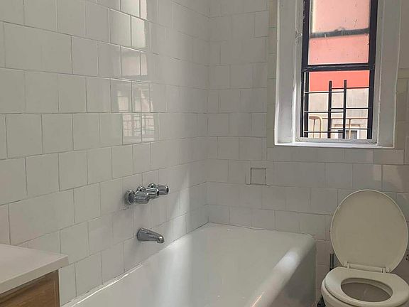5th image of 4329 Broadway Front 5