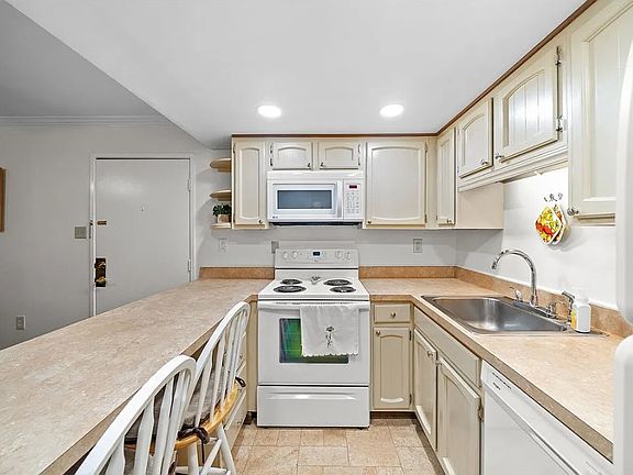3rd image of 1500 Cochran Rd APT 412