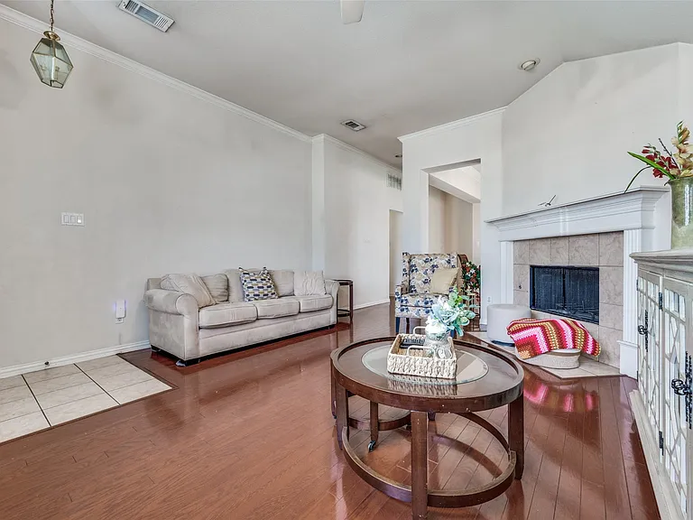 402 Horse Shoe Dr — Photo 5