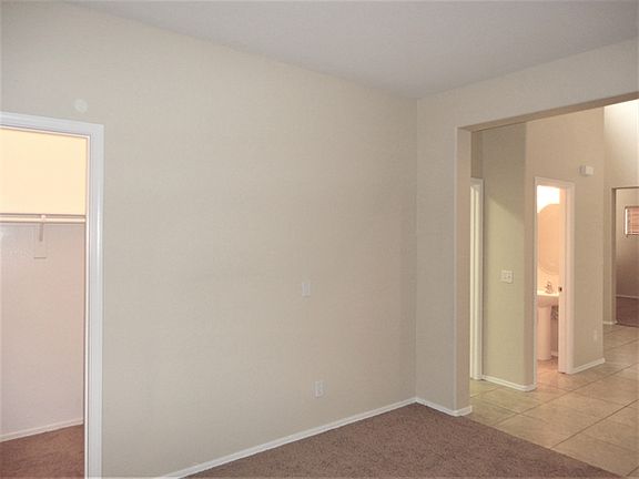 4th image of 10121 W Illini St