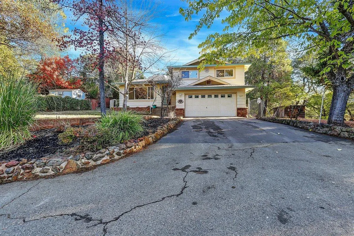 145 Oak Tree Dr photo 1