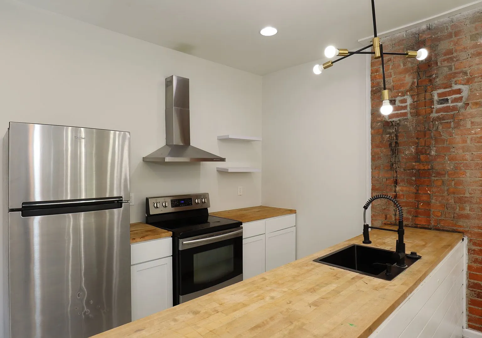 3 bed, 2.0 bath, 1081 sqft, $1,450 — Photo 4