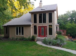 1112 Sycamore Ridge Dr, Lansing, KS 66043