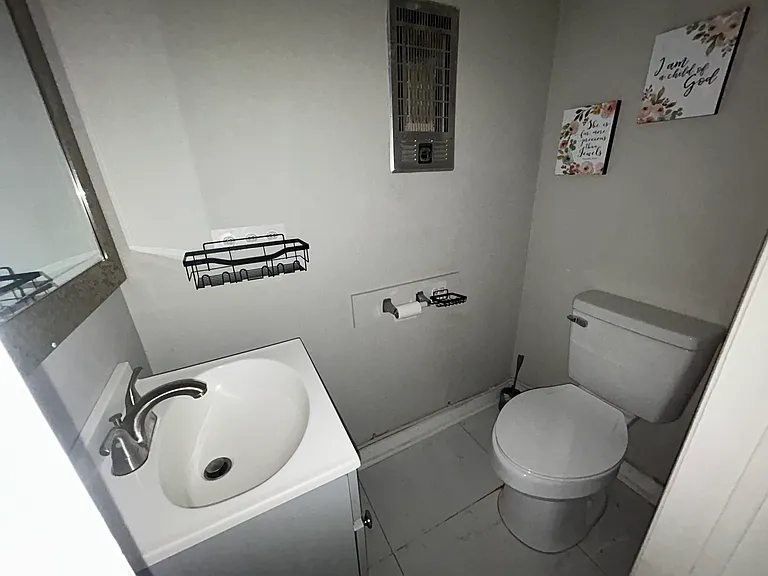 1045 Waring St #1045 — Photo 3