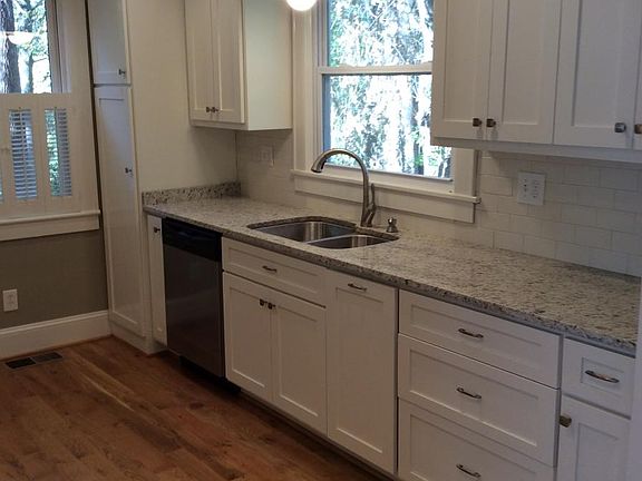 4th image of 300 Melville Ave