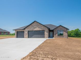 13612 Redfield Dr, Eugene, MO 65032
