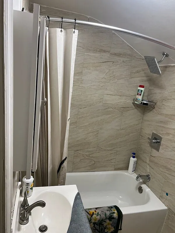1 bed, 1.0 bath, 125 sqft, $1,200 — Photo 3